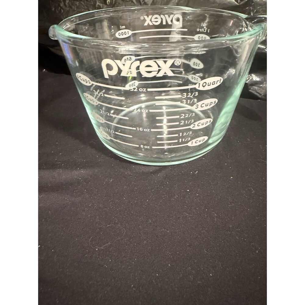 Vintage Pyrex 4-Cup / 1-Quart Glass Measuring Cup – Red Markings (Made in USA)